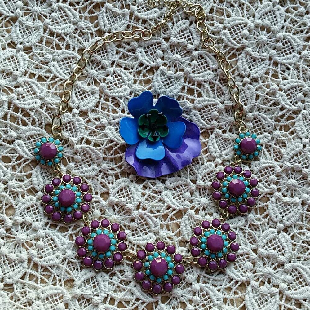 Floral statement necklace with glass cabuchons